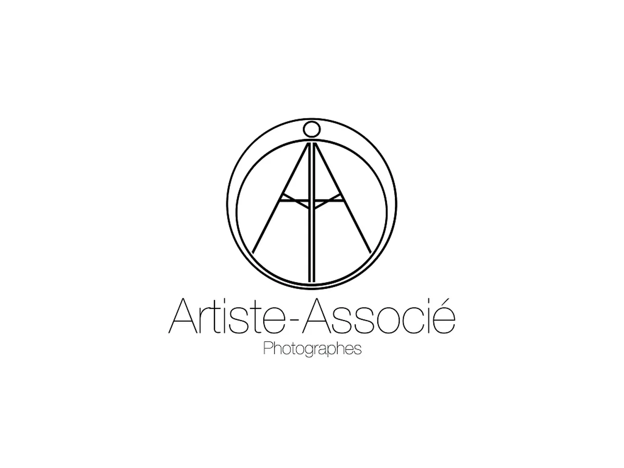 Artiste-Associé Photographes logo featuring a geometric circle design with a vertical axis and triangular elements, representing a photography collective in Bordeaux