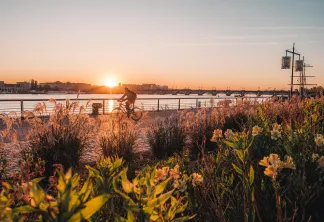 Lever de soleil sur les quais©Teddy Verneuil - @lezbroz