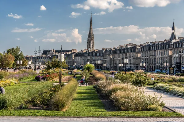 Quais de Bordeaux©Laurent (Pictarena) - stock.adobe_.com_.jpeg